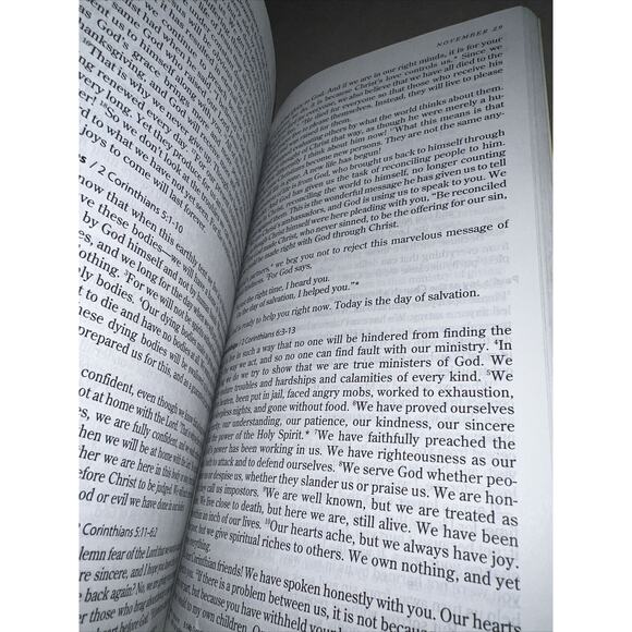 The One Year Chronological Bible NLT Paperback Tyndale New Living Translation - Picture 9 of 15